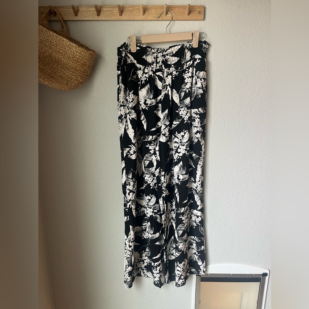 Black and White Floral Wide-Leg Pants
